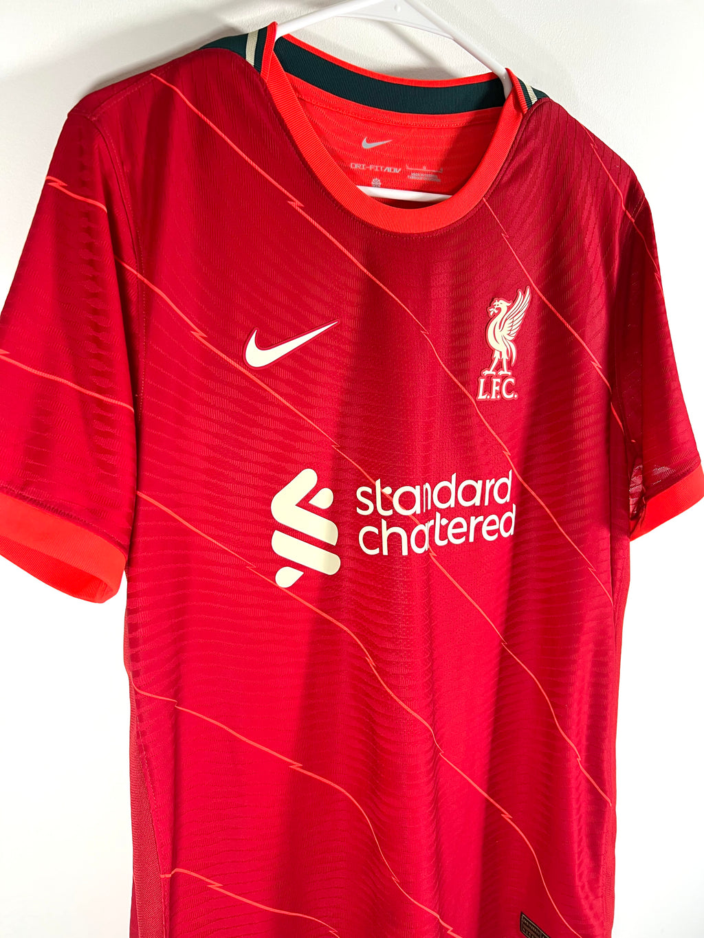 2021/22 Liverpool FC Home Jersey Non-Player (DB2533-688 -L) 9/10